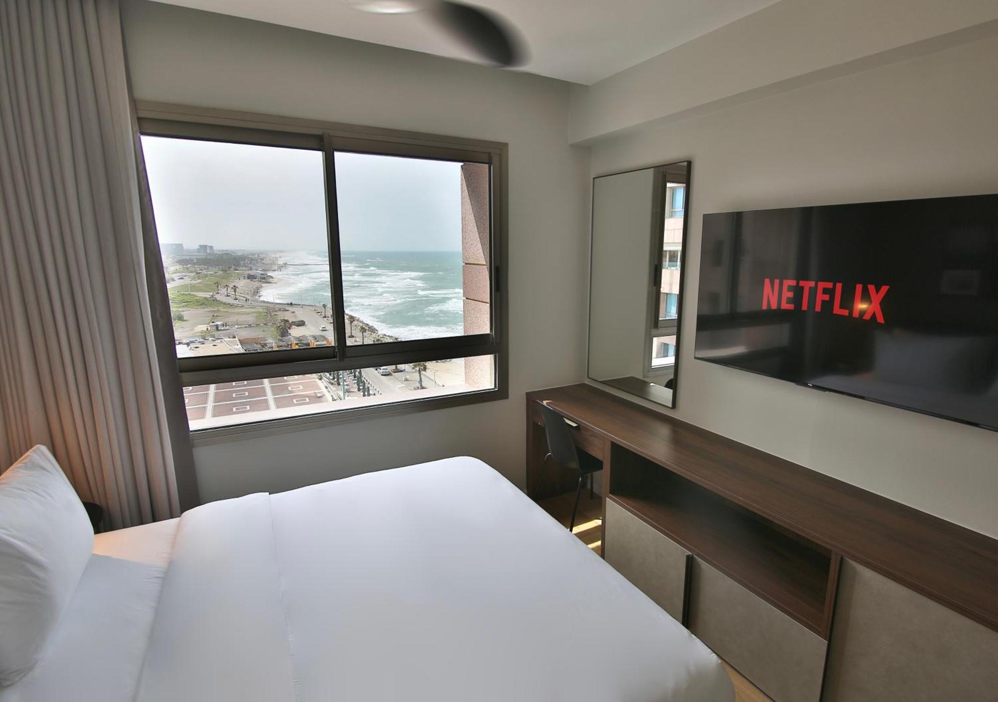 Luxury Suites By Notaly Ariel - Carmel Beach 海法 客房 照片