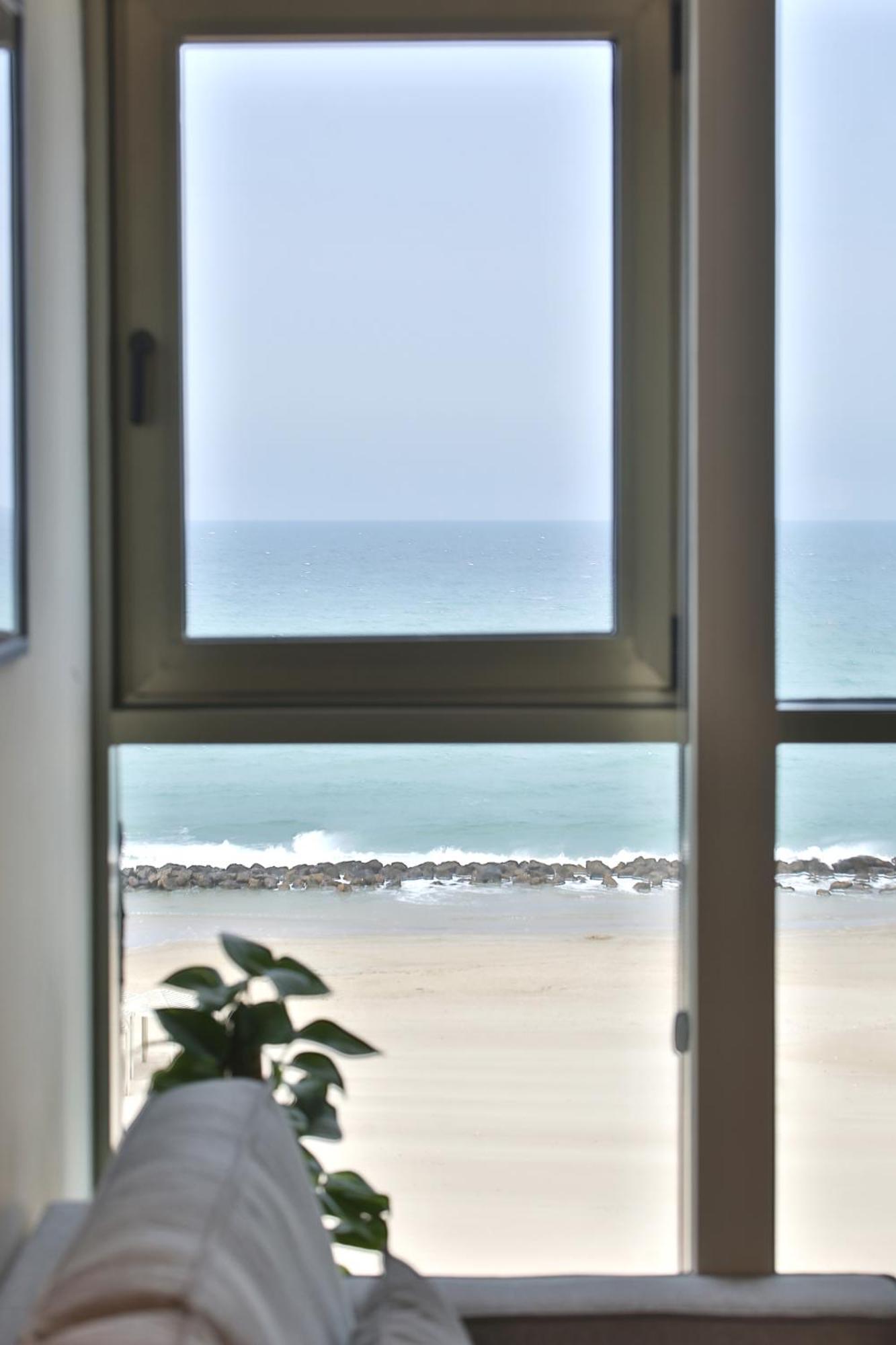 Luxury Suites By Notaly Ariel - Carmel Beach 海法 客房 照片