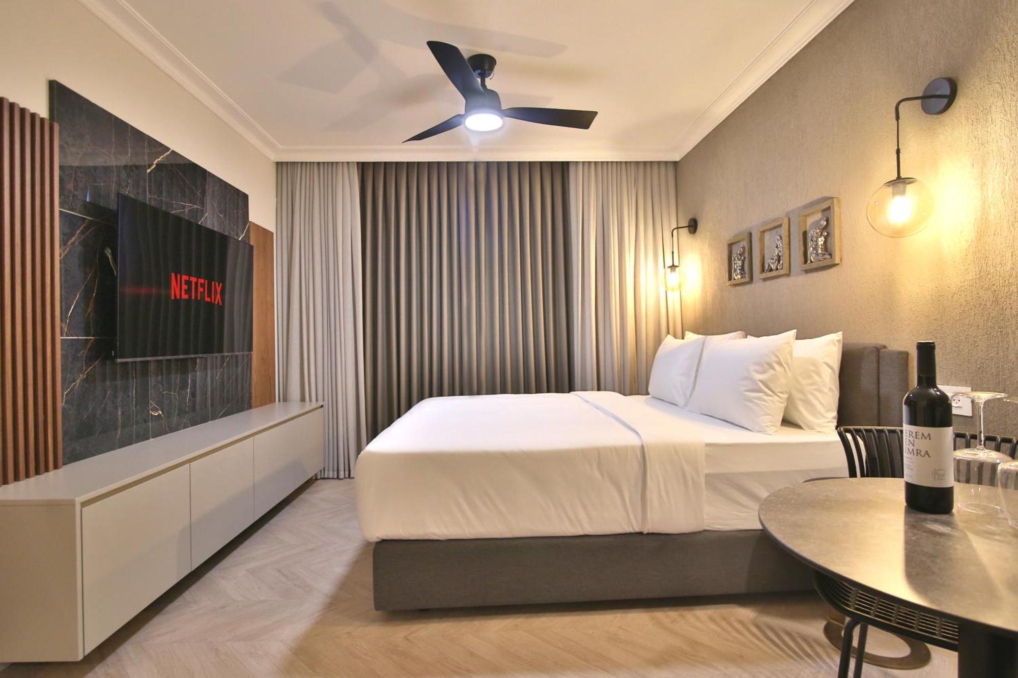 Luxury Suites By Notaly Ariel - Carmel Beach 海法 客房 照片